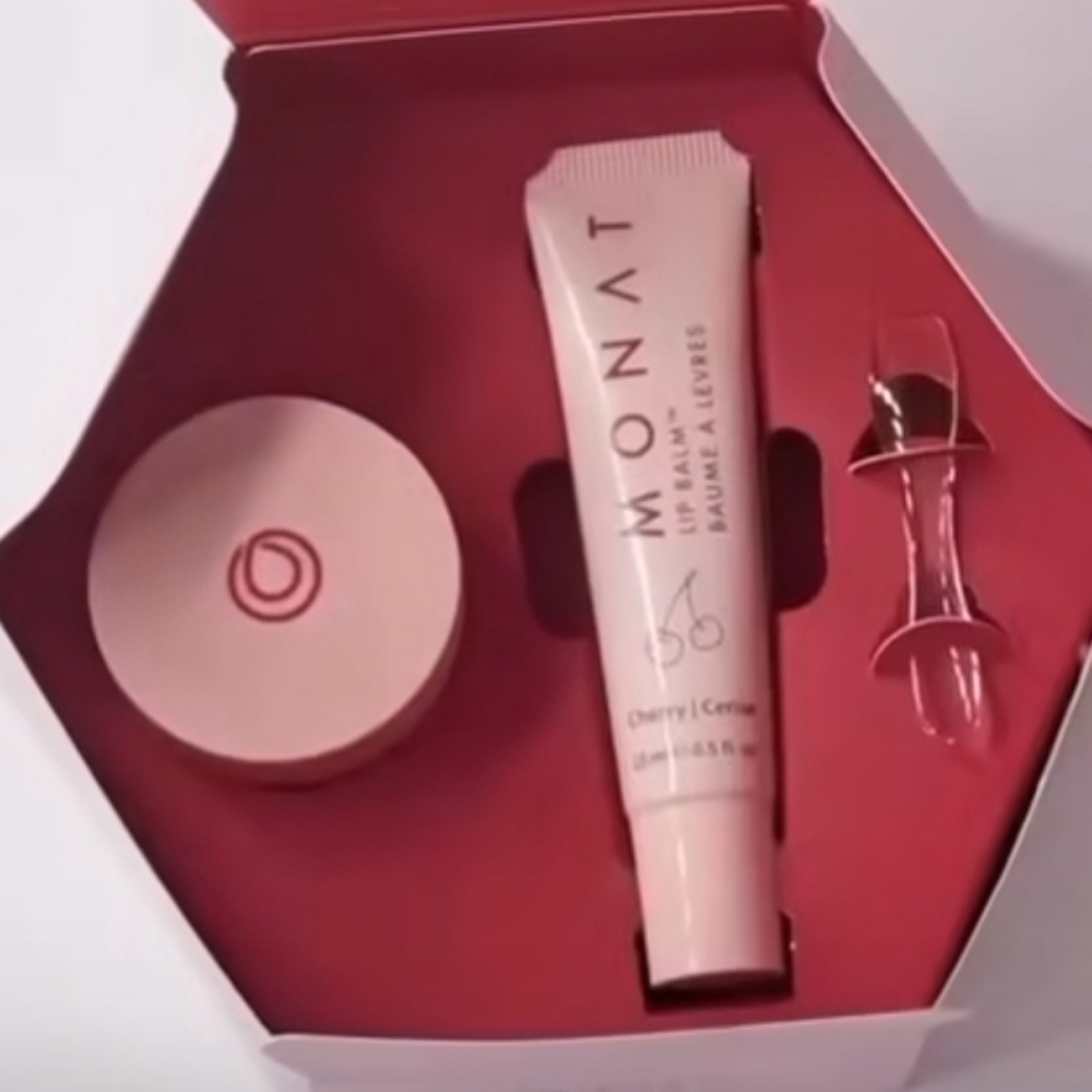 Monat Lip Love Gift Box, Mask, Balm,  Spatula. New,  Never Used!